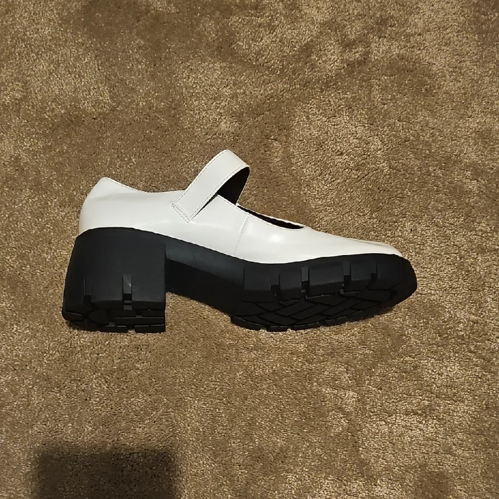 ❤️5 for $20❤️Madden Girl White Platform Shoes
